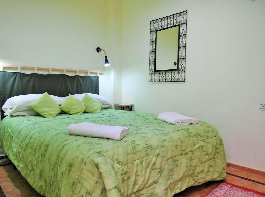 Bed and Breakfast Christina'S House Асіла Екстер'єр фото
